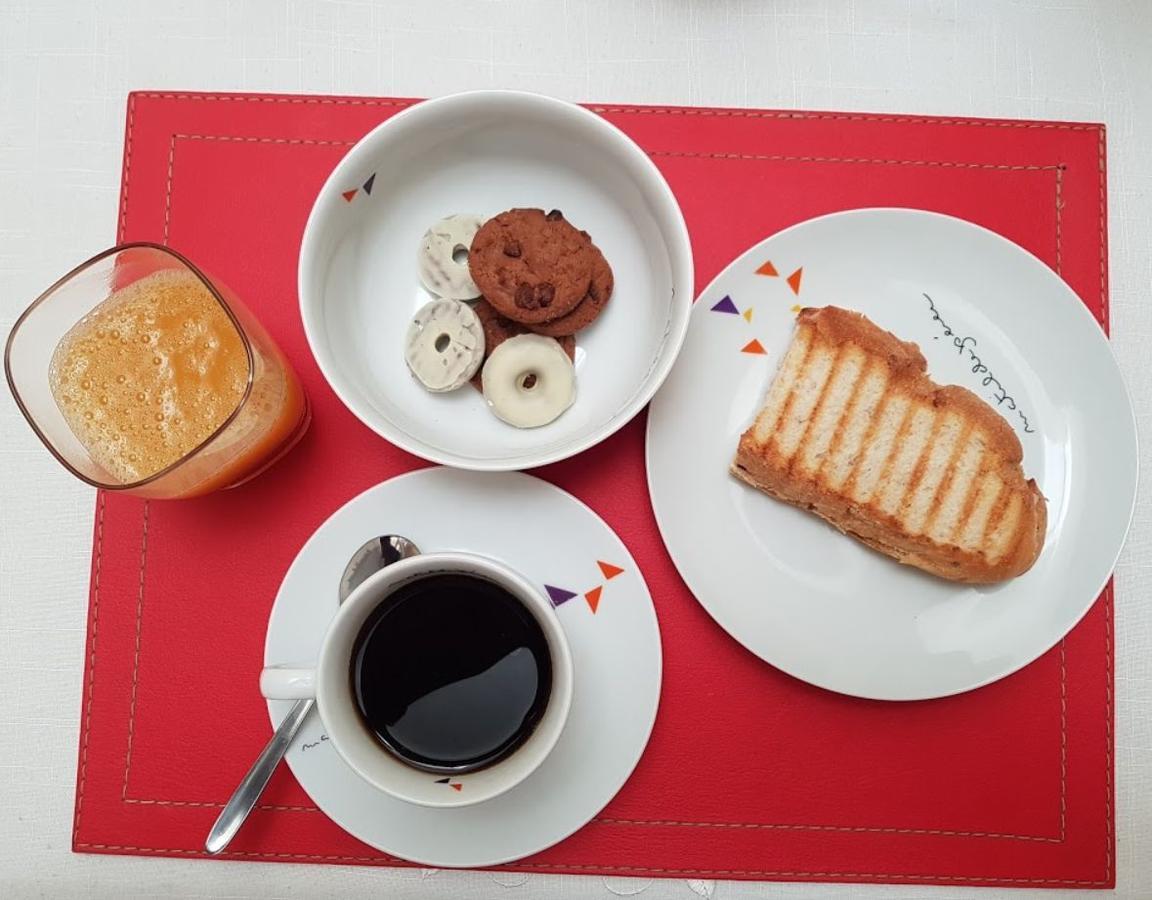 1127 Acomodação com café da manhã  *